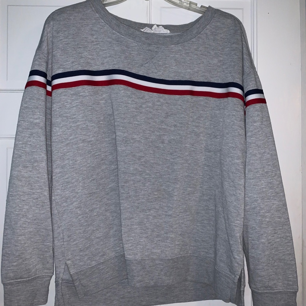 Cute grey sweatshirt with stripe